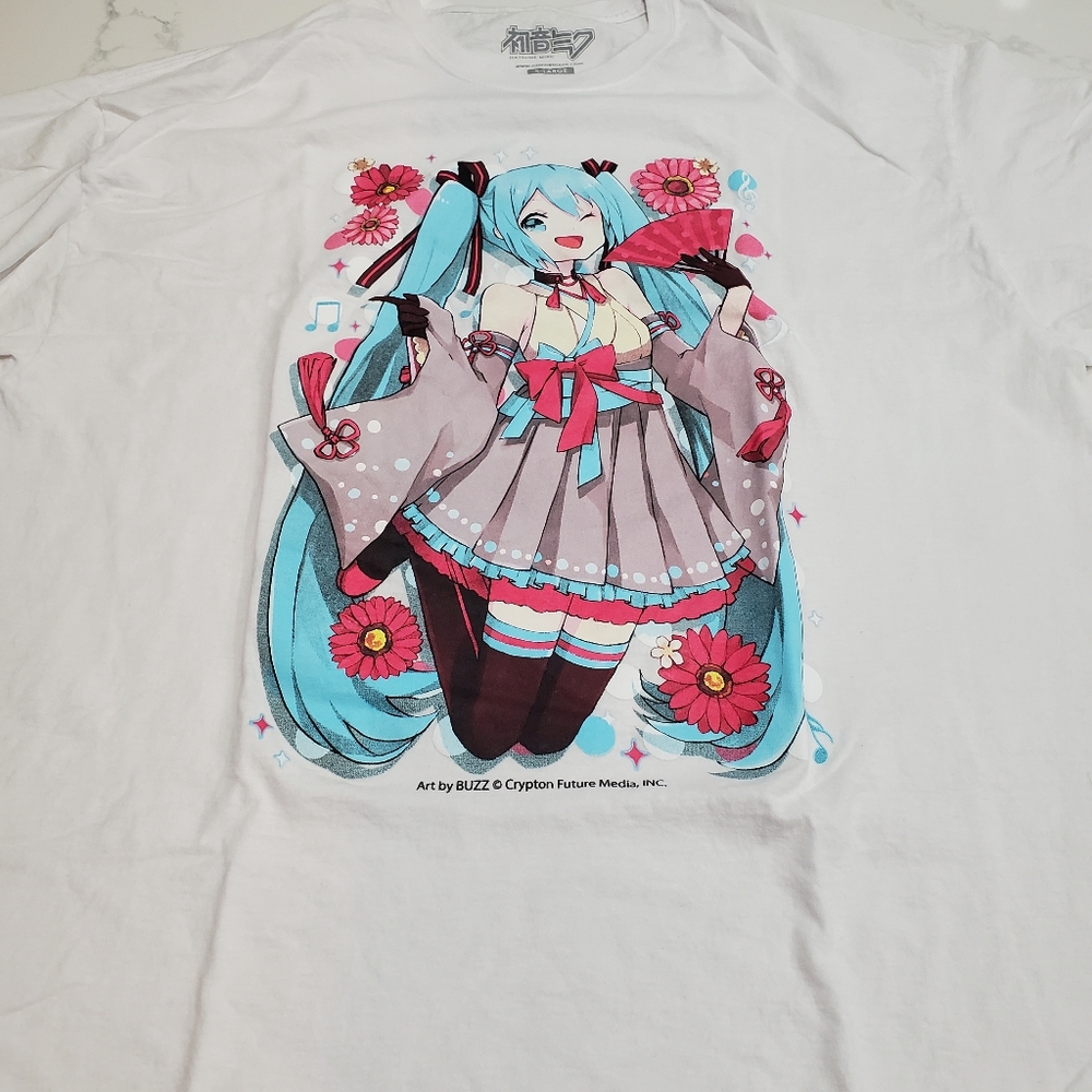 Hatsune Miku Anime t shirt. Size XL